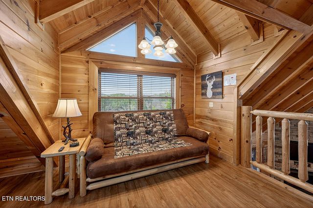 1949 Cougar Crossing Way, Sevierville, TN 37876