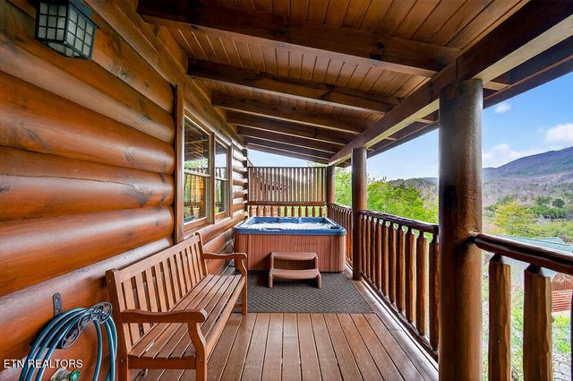 1949 Cougar Crossing Way, Sevierville, TN 37876