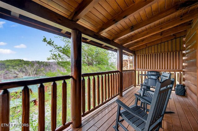 1949 Cougar Crossing Way, Sevierville, TN 37876