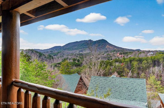 1949 Cougar Crossing Way, Sevierville, TN 37876