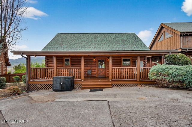 1949 Cougar Crossing Way, Sevierville, TN 37876