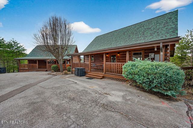 1949 Cougar Crossing Way, Sevierville, TN 37876