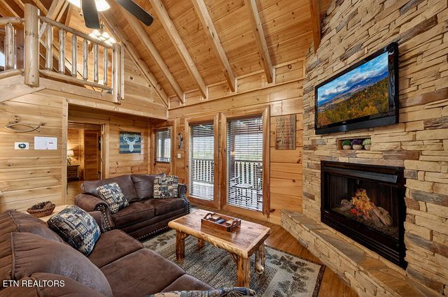 1949 Cougar Crossing Way, Sevierville, TN 37876