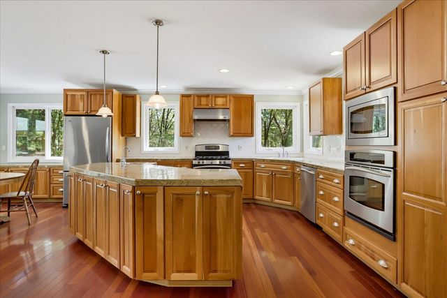16067 Langley Pl, Grass Valley, CA 95946