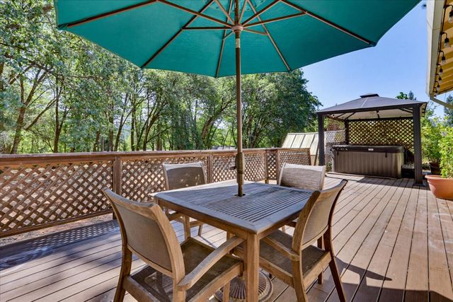 16067 Langley Pl, Grass Valley, CA 95946