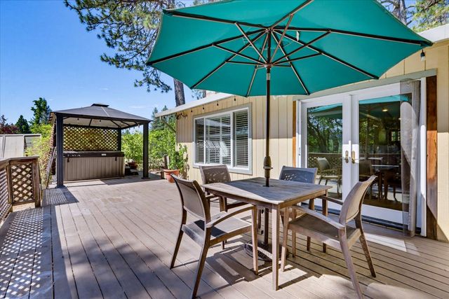 16067 Langley Pl, Grass Valley, CA 95946