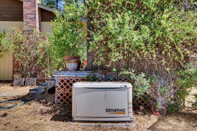 16067 Langley Pl, Grass Valley, CA 95946