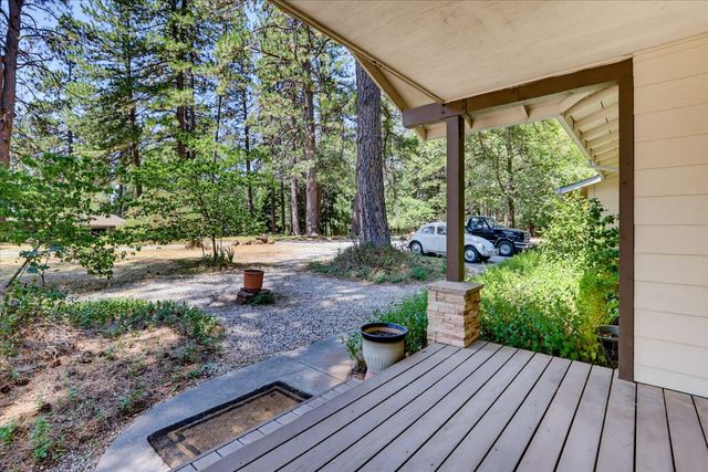 16067 Langley Pl, Grass Valley, CA 95946
