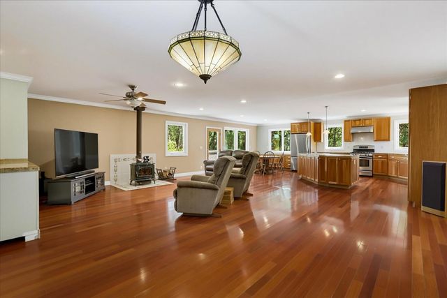 16067 Langley Pl, Grass Valley, CA 95946