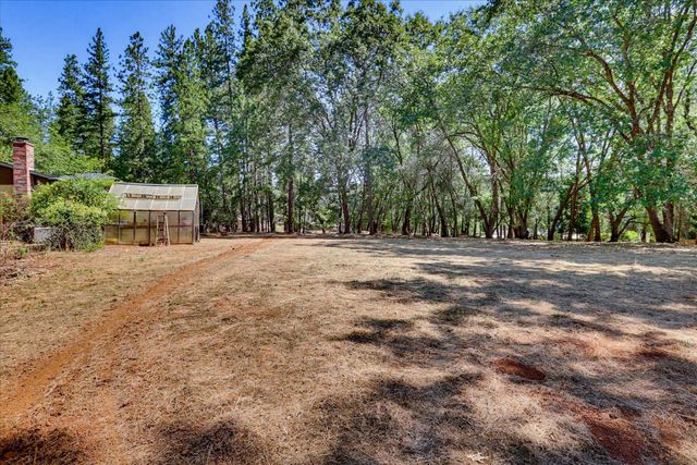 16067 Langley Pl, Grass Valley, CA 95946