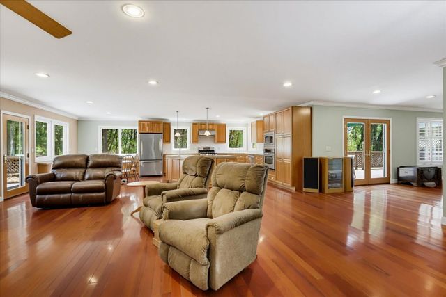 16067 Langley Pl, Grass Valley, CA 95946