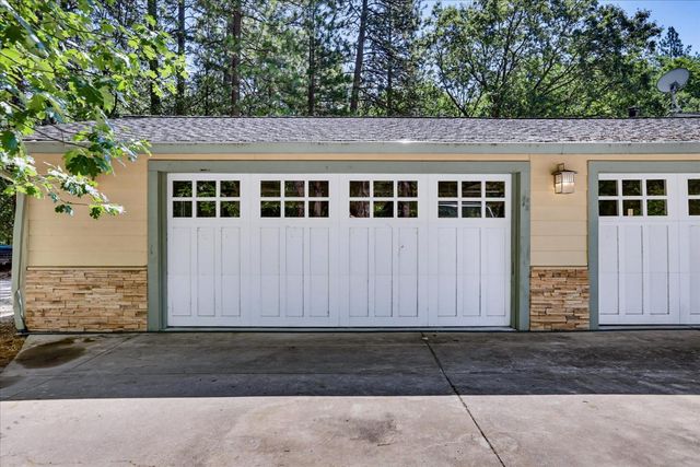 16067 Langley Pl, Grass Valley, CA 95946