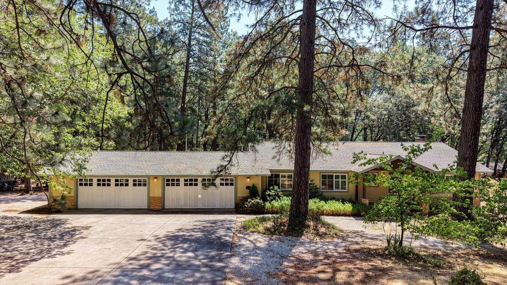 16067 Langley Pl, Grass Valley, CA 95946