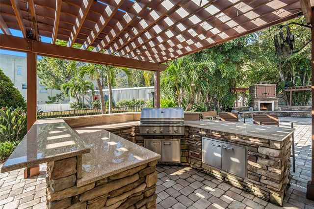 5701 S MACDILL AVENUE, Tampa, FL 33611