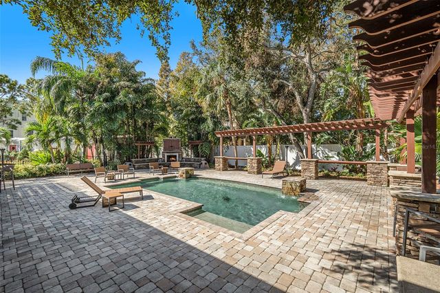 5701 S MACDILL AVENUE, Tampa, FL 33611