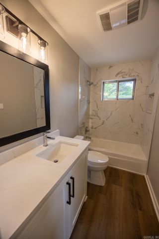8 Brookridge Cove, Little Rock, AR 72205