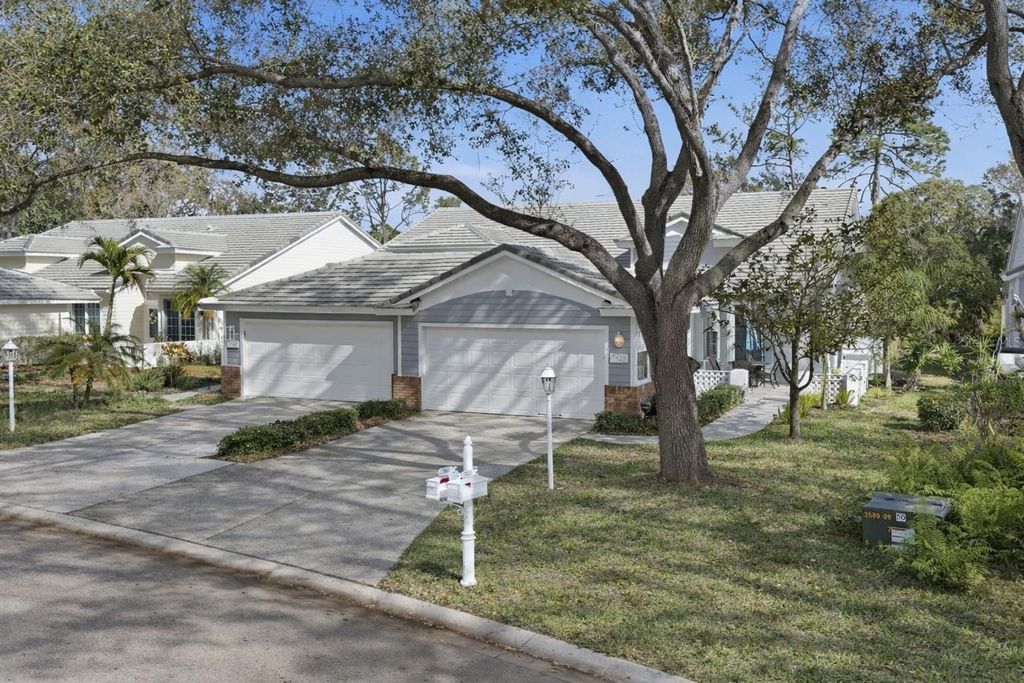Image 1 of property listing at 7623 WHITEBRIDGE GLEN, University Park, FL 34201