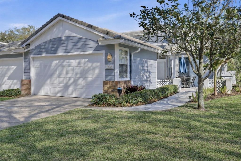 Image 2 of property listing at 7623 WHITEBRIDGE GLEN, University Park, FL 34201