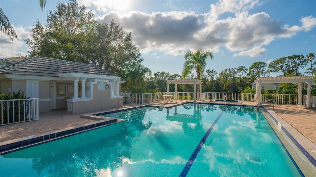 Image 26 of property listing at 7623 WHITEBRIDGE GLEN, University Park, FL 34201