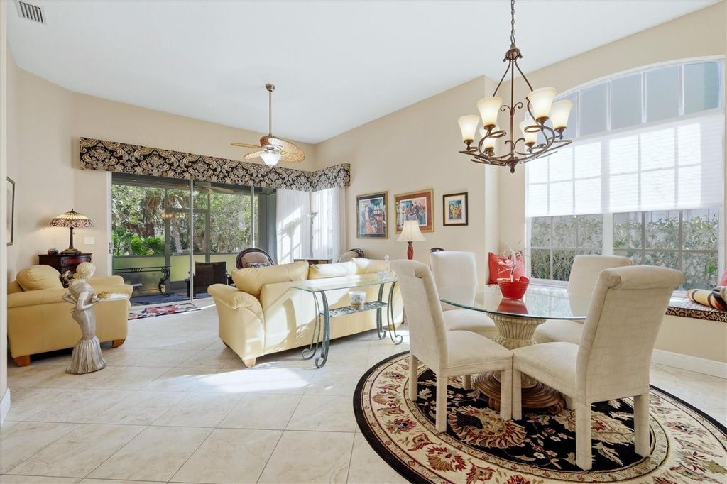 Image 10 of property listing at 7623 WHITEBRIDGE GLEN, University Park, FL 34201
