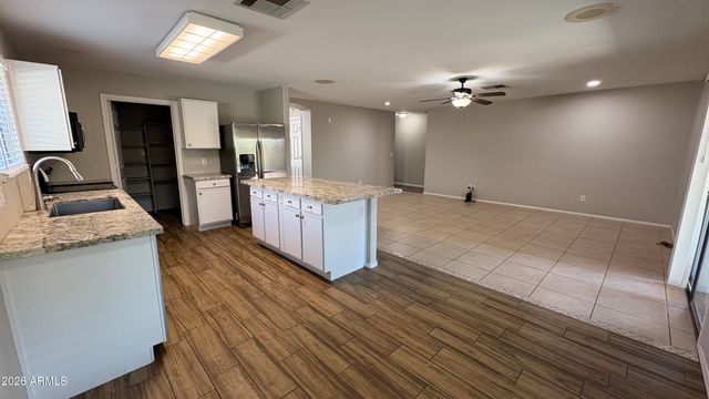8955 W Charleston Avenue, Peoria, AZ 85382