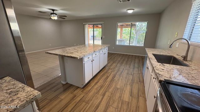 8955 W Charleston Avenue, Peoria, AZ 85382