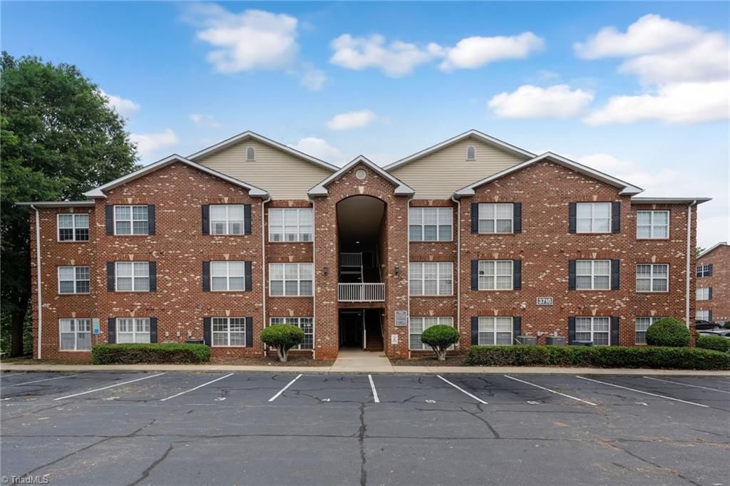3716 Cotswold Avenue A, Greensboro, NC 27410