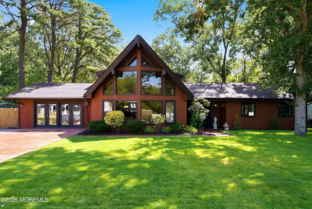 35 Pierson Road, Toms River, NJ 08753