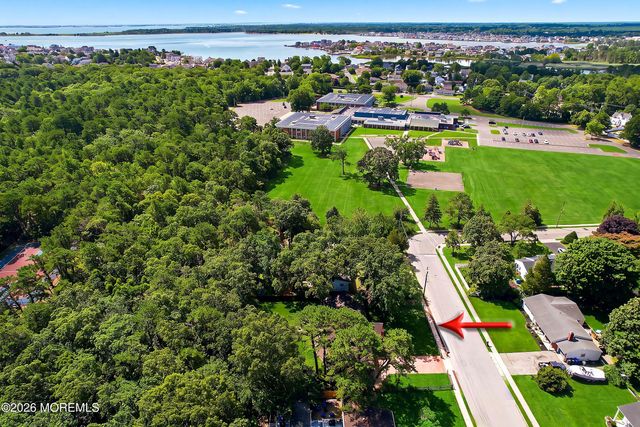 35 Pierson Road, Toms River, NJ 08753