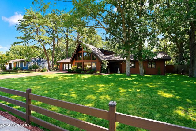 35 Pierson Road, Toms River, NJ 08753