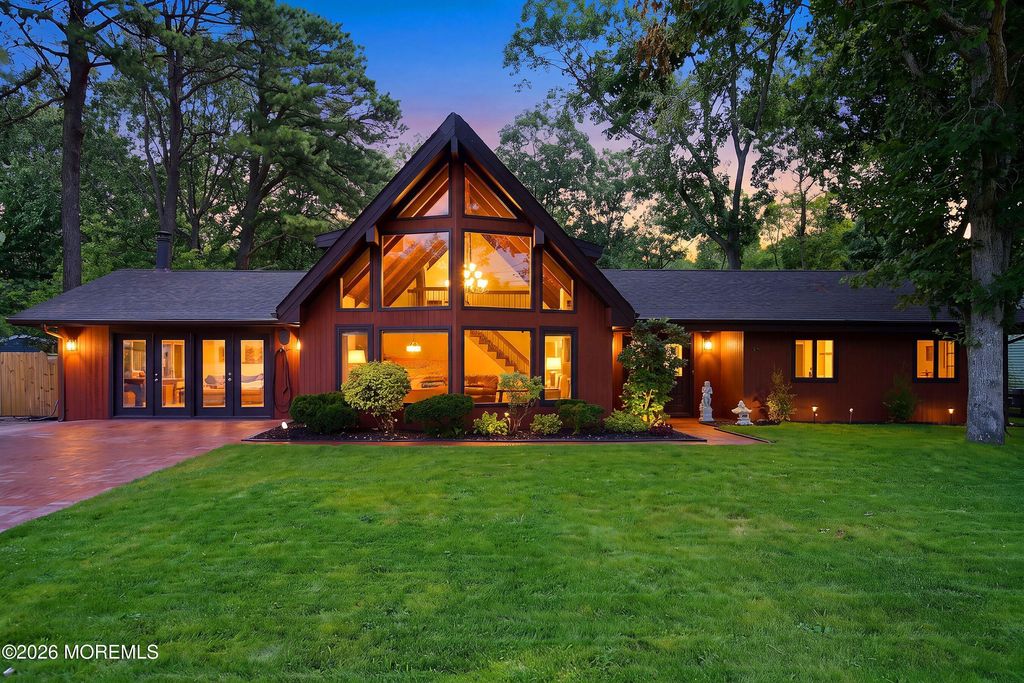 35 Pierson Road, Toms River, NJ 08753