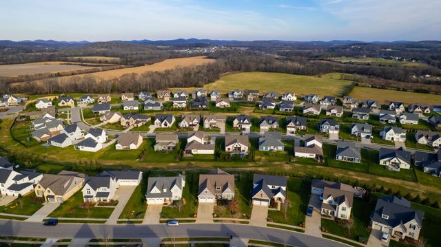 7032 Balcolm Ct, College Grove, TN 37046