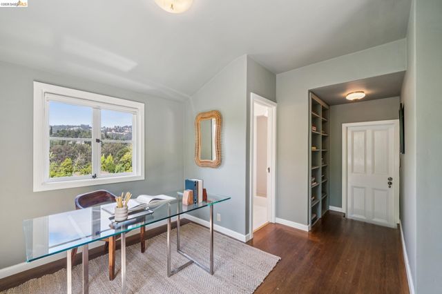 5933 Johnston Dr., Oakland, CA 94611