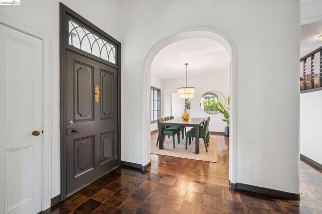 5933 Johnston Dr., Oakland, CA 94611