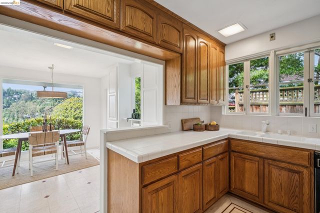 5933 Johnston Dr., Oakland, CA 94611