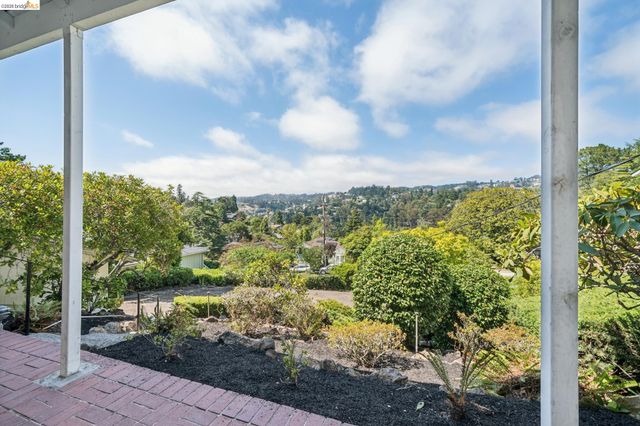 5933 Johnston Dr., Oakland, CA 94611