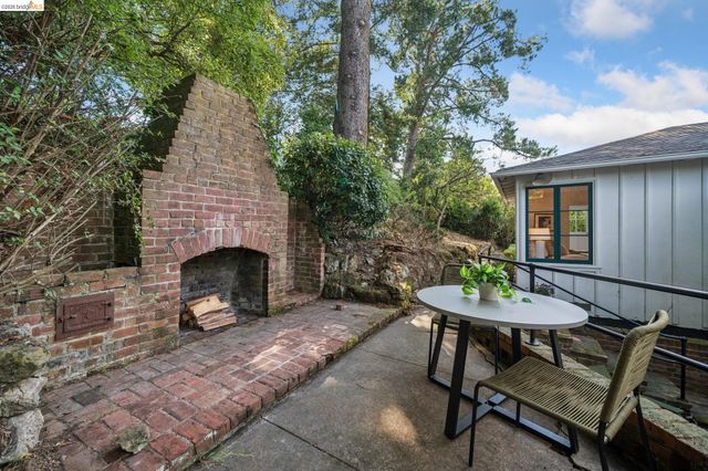 5933 Johnston Dr., Oakland, CA 94611