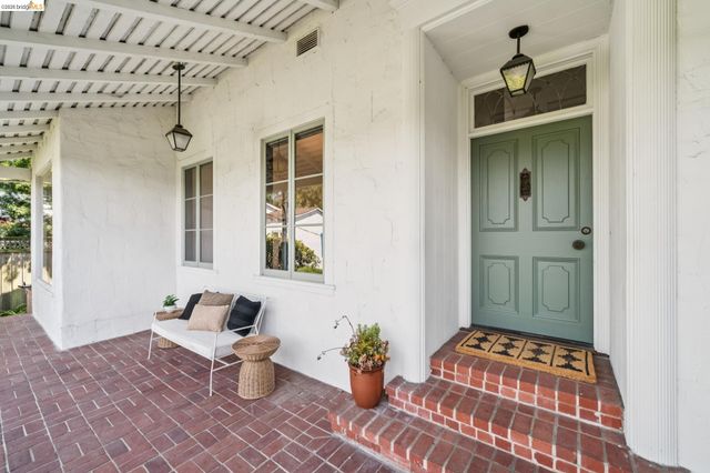5933 Johnston Dr., Oakland, CA 94611