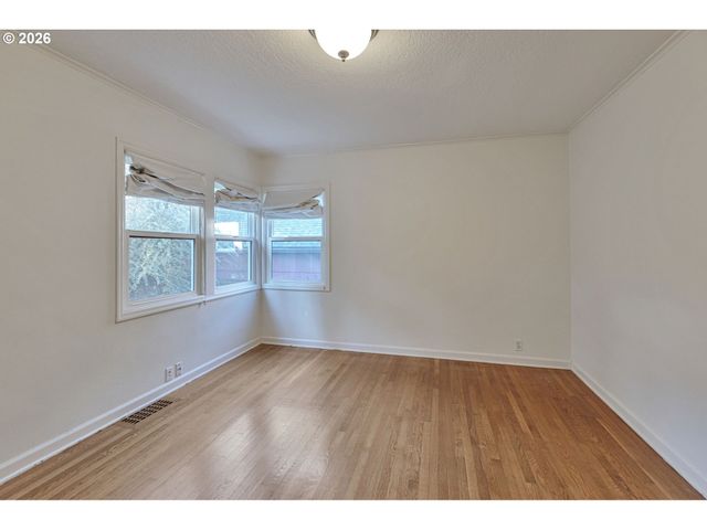 6815 Sw 8TH Ave, Portland, OR 97219