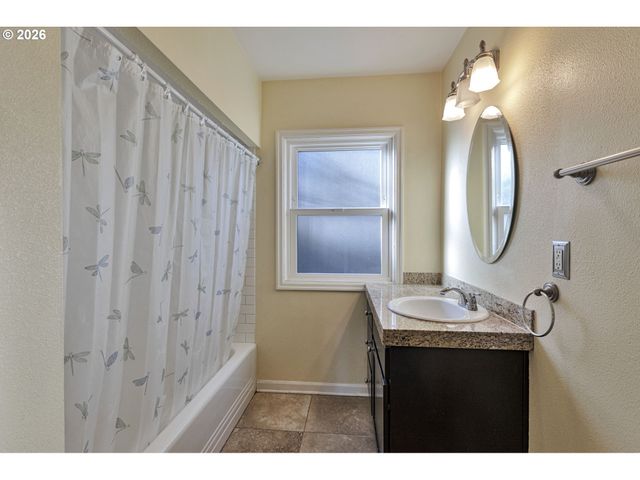 6815 Sw 8TH Ave, Portland, OR 97219