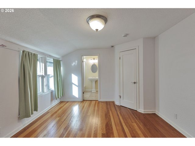 6815 Sw 8TH Ave, Portland, OR 97219