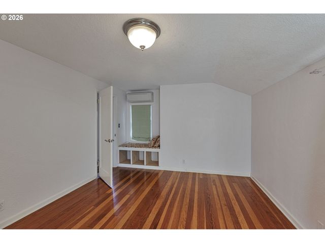 6815 Sw 8TH Ave, Portland, OR 97219