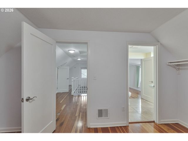 6815 Sw 8TH Ave, Portland, OR 97219