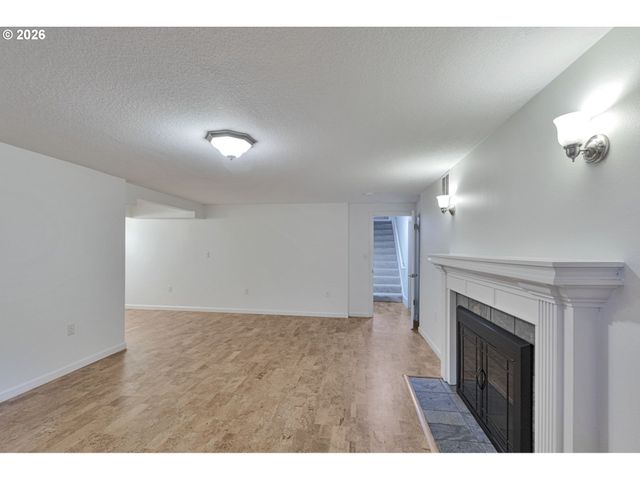 6815 Sw 8TH Ave, Portland, OR 97219