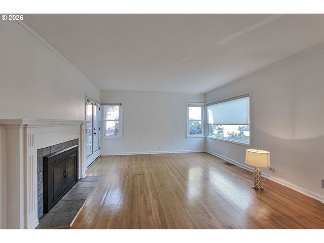 6815 Sw 8TH Ave, Portland, OR 97219