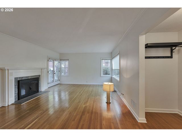 6815 Sw 8TH Ave, Portland, OR 97219