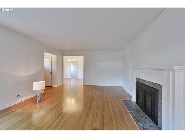 6815 Sw 8TH Ave, Portland, OR 97219