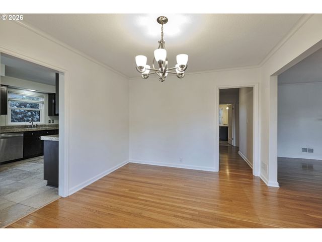 6815 Sw 8TH Ave, Portland, OR 97219