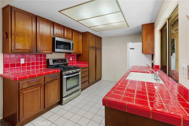 6631 Wintertree Drive, Riverside, CA 92506