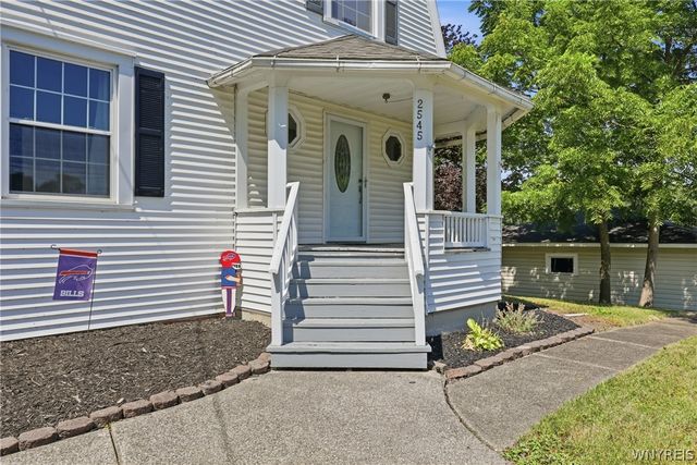2545 Amsdell Road, Hamburg, NY 14075